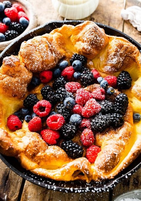 Easy German Pancakes Recipe (aka Dutch Baby Pancake) - CucinaByElena Polenta Dutch Baby With Ham And Swiss, Dutch Baby Recipe Cast Iron Skillet, Easy German Pancakes, Puff Pancakes, German Pancake Recipe, Dutch Baby Pancake Recipe, German Pancakes Recipe, Pancakes For One, Dutch Babies