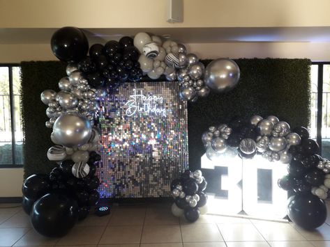 Black And Chrome Party Decor, Black And Silver 25th Birthday, Black And Silver Birthday Decorations, Black And Silver Party Decorations, Black And Silver Party Theme, 50th Birthday Party Centerpieces, 30th Birthday Party Women, Black And Silver Birthday, 15th Birthday Decorations