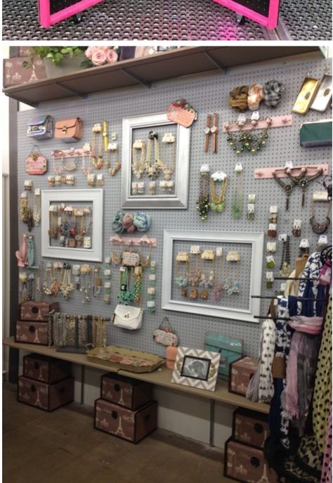 Diy Jewelry Wall Display, Diy Jewelry Wall, Jewelry Wall Display, Creative Jewelry Displays, Jewelry Booth, Jewerly Organizer, Diy Display, Diy Jewelry Display, Jewelry Wall