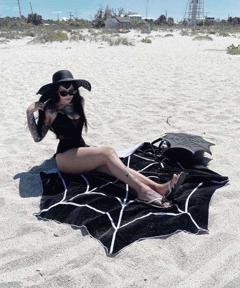 Goth Pool Outfit, Gothic Beach, Goth Beach, Beach Goth, Gothic Summer, Goth Fits, Pool Outfits, Beach Wardrobe, Beach Inspo