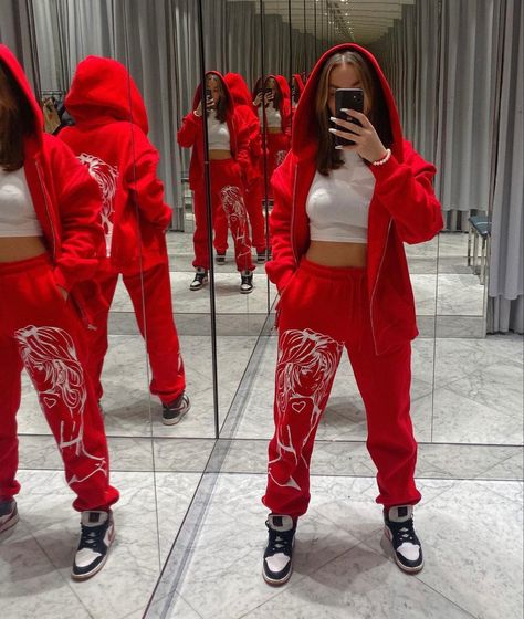 Red Tracksuit Outfit Women, Red Baddie Outfits, Cute Tracksuits, Red Sweatpants Outfit, Red Streetwear Outfit, Red Sweatshirt Outfit, Women Tomboy, Tracksuit Outfit Women, Tomboy Stil