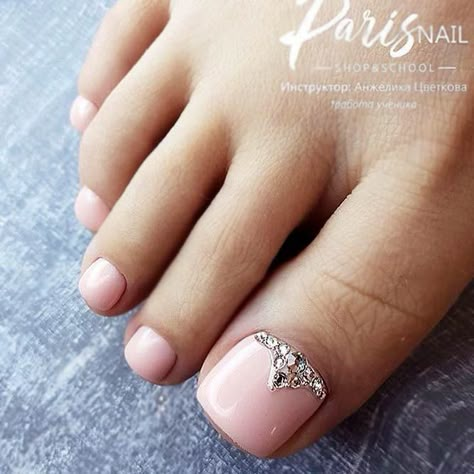 Rhinestone Toenails, Nude Pedicure, Toe Nail Colors, 2019 Nails, Season Nails, Toe Nail Color, Gel Toes, Pedicure Ideas, Green Nail Designs