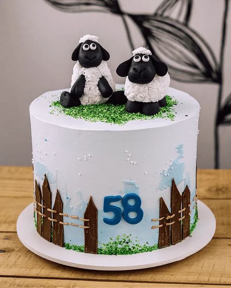 Sheep Birthday Party, Shun The Sheep Cake, Sheep Cakes, Sheep Birthday Cake, Lamb Birthday Cake, Sheep Cake Design, Sheep Cake Ideas, Lamb Cake Ideas, Baba Black Sheep Cake