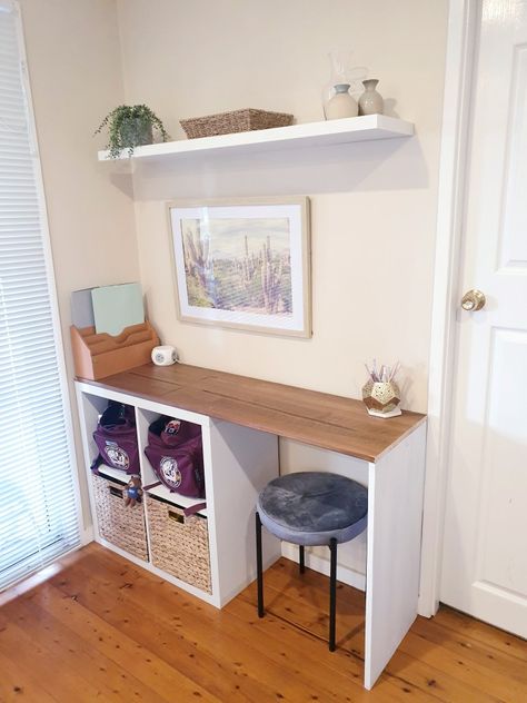 Small Ikea Room Ideas, Cube Storage Desk Ideas, Ikea Cube Desk, No Clutter Home Decor, Small Art Spaces At Home, Kallax Makeup Storage, Kallax Dressing Table, Storage Desk Ideas, Cube Shelf Desk