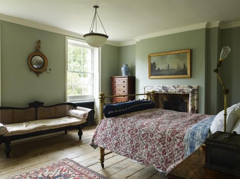 Cozy Window Seat, Design Bed, Brass Bed, Green Walls, Furniture Table, Georgian Homes, Vintage Bedroom, House Garden, Bed Room