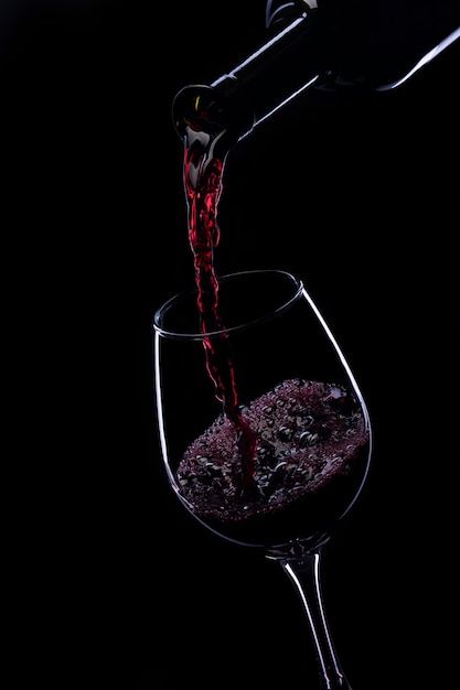 Moody Wine Photography, Wine In Glass Aesthetic, Red Wine Photoshoot, Wine Glass Pouring, Wine Glass Photoshoot, Wine Aesthetic Dark, Glass Of Wine Aesthetic, Wine Bar Aesthetic, Wine Glass Photo