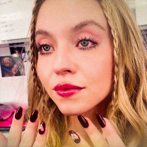 e͏u͏p͏h͏o͏r͏i͏a͏’s Instagram photo: “• Sydney Sweeney at behind-the-scenes of euphoria two, episode four. 🎂” Cassie Euphoria Makeup Season 2, Cassie Euphoria New Years, Euphoria New Years Makeup, Euphoria New Years, New Years Makeup, Cassie Euphoria, Euphoria Nails, Graphic Eyes, Casual Attire For Women