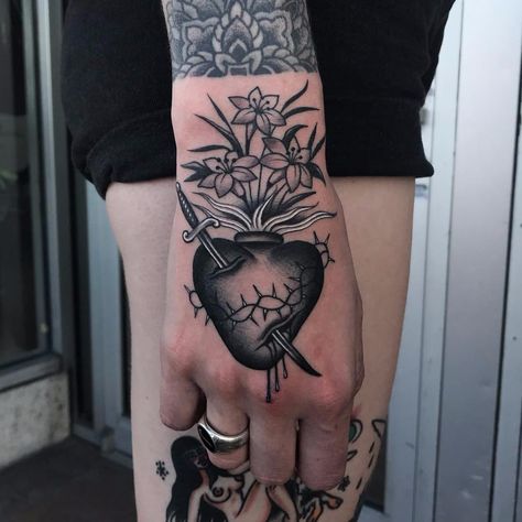 Kneck Tattoos, Heart Hand Tattoo, Traditional Sacred Heart, Sacred Heart Tattoo, Traditional Heart Tattoos, Sacred Heart Tattoos, Hand Tats, Religious Tattoos, Tattoo Now