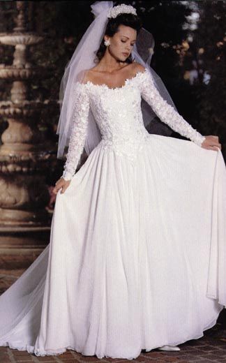 Demetrios 1996 - THIS is the dress I really wanted to buy. But I also wanted Greg's ring to have diamonds. *sigh* 1990s Bridal Gowns, 2001 Wedding Dress, 2002 Wedding Dress, Princess Themed Wedding Dresses, Vintage Wedding Dress 1990s, Wedding Dresses 1990s Style, 1990 Wedding Dress, 2000s Wedding Dress, 1990s Wedding Dress