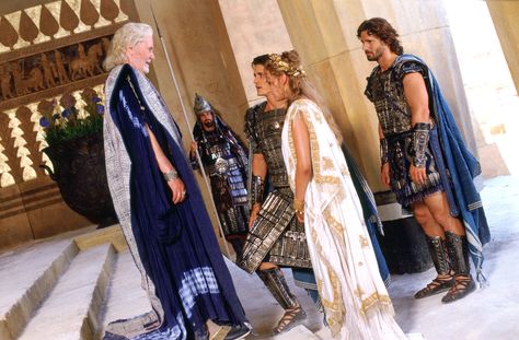 Troy (2004) - Movie Still Troy Costumes, Diane Kruger Troy, Troy 2004, Troy Movie, Eric Bana, Roman Fashion, Diane Kruger, Orlando Bloom, Greek Clothing