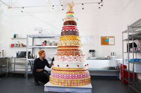 Huge 15-tier cake celebrates 140 years of popular baking trends - Mirror Online Huge Cakes, Biggest Cake, Giant Birthday Cake, Big Birthday Cake, Giant Cake, Huge Cake, Big Wedding Cakes, Square Wedding Cakes, Fondant Wedding Cakes