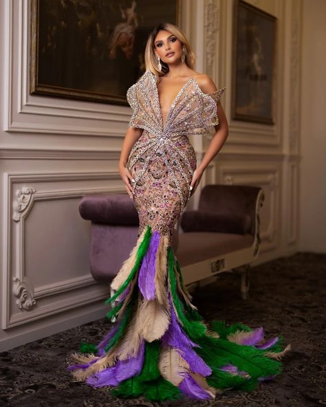 Sleeveless Luminescent Dress adorned with crystals and feathers. Feathered Dress, Dress With Crystals, Purple And Beige, Dress With Feathers, Bodycon Gown, Dress Crystal, Veil Hairstyles, Crystals Stones, Couture Dress