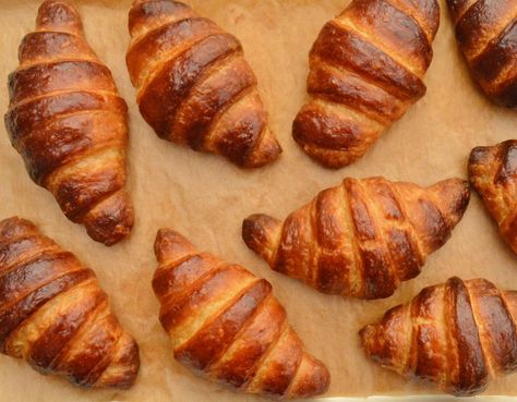 croissants Puff Pastry Croissant, Stuffed Food, Chocolate Machine, Making Croissants, Rough Puff, Savory Bread Recipe, Rough Puff Pastry, Sausage Rolls Recipe, Food Machine