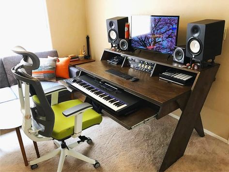 Dope or not? comment fast & mention your friends to see this setup🔥 • • ★Studio by @justinerinn ★Follow us @alvesunmusic for more🙌 • •… Music Producer Home Studio, Bedroom With Music Studio, Music Desk Setup, Music Setup Bedroom, Music Producer Desk, Home Studio Desk Music, Home Studio Setup Music, Bedroom Studio Music, Bedroom Music Studio Ideas