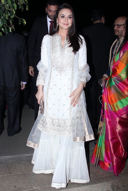 Salwar For Wedding, Off White Sharara, Desi Dress, Outfits Indian, Punjabi Outfits, Ritu Kumar, Aishwarya Rai Bachchan, Pakistani Bridal Wear, Aishwarya Rai