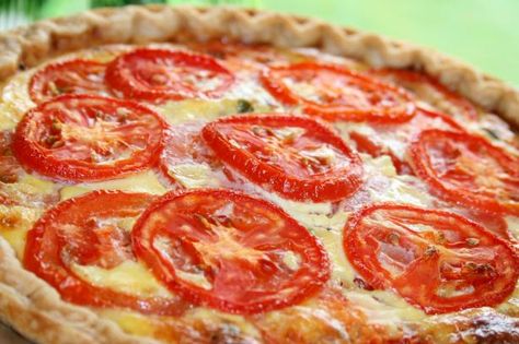 Tomato, Bacon, and Onion Quiche from Food.com:   								Fresh tomatoes from the garden really make this dish. Best Quiche Recipes, Onion Quiche, Tomato Pie, Bacon Tomato, Quiche Recipe, Quiche Recipes, Tomato Recipes, Breakfast Dishes, Breakfast Casserole