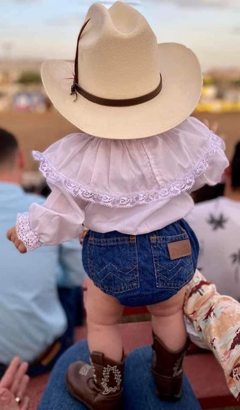 Western Baby Clothes, Country Baby Girl, Baby Clothes Country, Mexican Babies, Cowgirl Baby, Western Babies, Cowgirl Birthday, Rodeo Outfits, Baby Fits