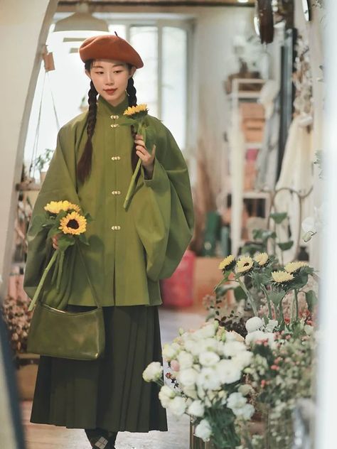 Ming Dynasty Hanfu, Spirit Of The Forest, Dynasty Clothing, Curated Closet, Farm Clothes, Stylish Work Attire, Ming Dynasty, Vintage Fits, Chinese Clothing