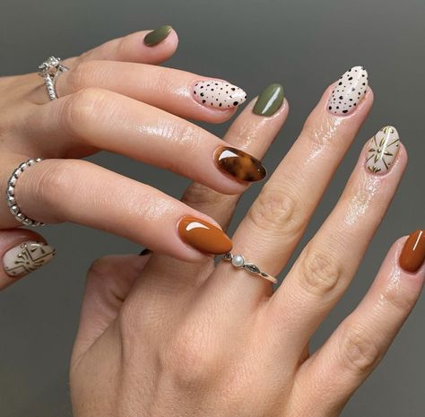 Business Casual Nails Designs, Nails For Tanned Skin, Autumnal Nails, Nails Inspired, Tanned Skin, Minimal Nails, Hair Skin Nails, Minimalist Nails, Pretty Acrylic Nails