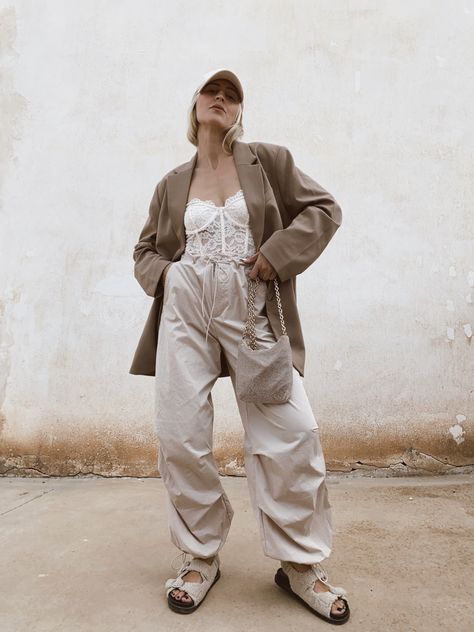 Parachute pants frok Zara #zara #fashion #ootd #falloutfit #outfitinspiration Zara Parachute Pants, Parachute Pant, Zara Fashion, Instagram Inspo, Tweed Jacket, Parachute Pants, Fall Outfits, Outfit Inspirations, Normcore