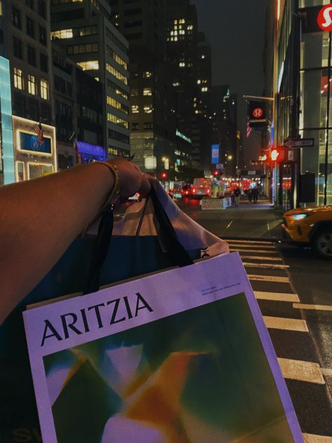 shopping in aritzia, 5th avenue Shopping In New York Aesthetic, Nyc Shopping Aesthetic, Catie Core, New York Shopping Aesthetic, Shopping Is My Sport, Nyc Shops, New York City Shopping, Nyc Stores, Fit Nyc