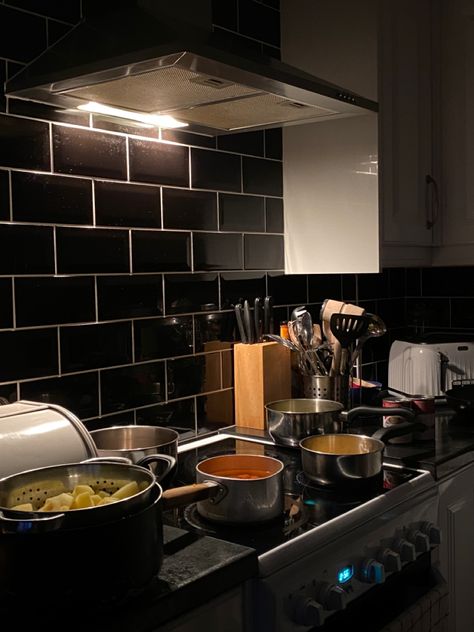 Kitchen Aesthetic Restaurant, Cooking Athstetic, Home Cook Aesthetic, Cooking Dark Aesthetic, Learning To Cook Aesthetic, Cooking Asthetic Picture, Dark Cooking Aesthetic, Domesticity Aesthetic, Vision Board Cooking