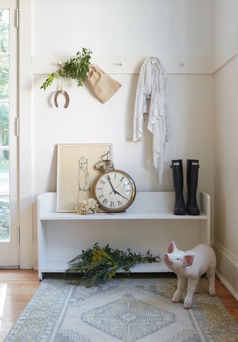 peg rail and bench in mud room The Office Layout, Restored By The Fords, Leanne Ford Interiors, Renovated Cottage, Lakefront Cottage, Collage Magazine, Interior Vignette, Country Decor Ideas, Simple Benches