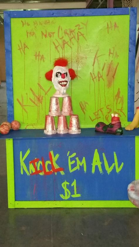 Halloween Carnevil Games, Scary Carnival Games, Creepy Carnival Games, Clown Haunted House Ideas, Carnevil Games, Carnevil Halloween Decorations, Creepy Carnival Decorations Diy, Clown Halloween Decorations, Carnevil Halloween Party