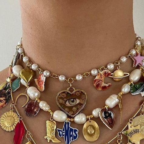 Big Chunky Jewelry, Cool Chunky Necklace, Chunky Colorful Jewelry, Loud Jewelry, Gender Performance, Maximalist Necklace, Chunky Maximalist Jewelry, Maximalist Gold Jewelry, Maximalist Jewelry