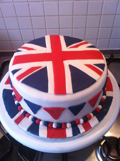 Jubilee cake Coronation Cake Ideas, Coronation Cake, Coronation Ideas, Union Jack Cake, Jubilee Cake, British Tea Party, Elizabeth Queen, Royal Wedding Cake, Thematic Cake