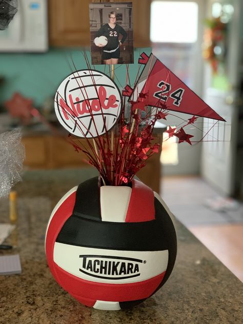 Sport Table Decorations, Graduation Party Ideas Volleyball Theme, Volleyball Awards Banquet, Volleyball Decorations Parties, Senior Table Ideas Sports Volleyball, Volleyball Graduation Party Ideas, Diy Volleyball Decorations, Volleyball Table Decorations, Volleyball Centerpieces Banquet