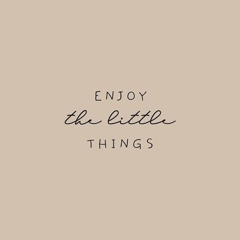 Photo by Irene Florentina on March 30, 2020. Image may contain: possible text that says 'ENJOY the little THINGS' #Regram via @B-ZNas5jp1W Enjoy Now Quotes, Contentment Aesthetic, Enjoy The Little Things Wallpaper, Enjoy The Little Things Quote, Beige Quotes, March Aesthetic, Quote Post, March Quotes, Minimal Quotes