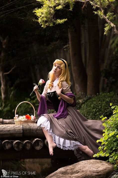 Rose Cosplay, Sleeping Beauty Costume, Jedi Cosplay, Rose Costume, Disney Princess Cosplay, Travelling The World, Princess Cosplay, Disney Sleeping Beauty, Briar Rose