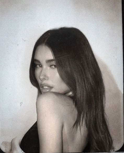 Madison Beer Photoshoot, Madison Beer Instagram, Madison Bear, Beer Icon, Beer Photos, Madison Beer, Shakira, It Girls, Black Aesthetic