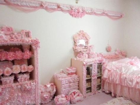 Kawaii Room Ideas, Dolly House, Kawaii Bedroom, Hime Gyaru, Charmmy Kitty, Princess Room, Dreamy Room, Kawaii Room, Pink Interior