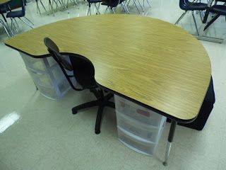 Small Classroom Setup, Portable Classroom, Teacher Desk Organization, Blogging Schedule, Class Website, Classroom Arrangement, Classroom Desk, Teaching Organization, Prek Classroom