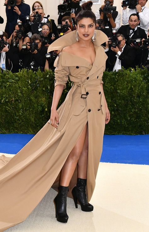 How Priyanka Chopra's Gorgeous 2018 Met Gala Look Honored the Theme and Her Indian Heritage Priyanka Chopra Dress, Lavender Gown, Hollywood Event, Trench Dress, Celebrity Red Carpet, Bollywood Actors, Priyanka Chopra, Red Carpet Fashion, Bollywood Fashion