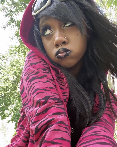 @/soggybubbles on ig Scene Black Woman, 2000s Scene Makeup, Scenecore Makeup, Black Scene Girl, Scene Emo Aesthetic, Scene Emo Fashion, Black Scene, 2000s Scene, Emo Princess