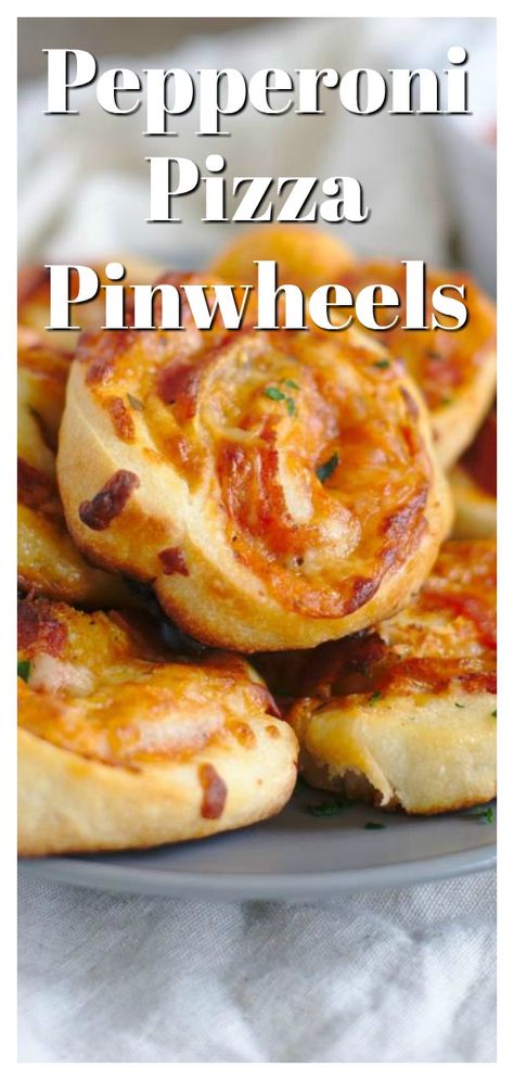 Pizza Pinwheels - A quick and easy appetizer! Pizza dough filled with marinara sauce, mozzarella, parmesan, and pepperoni and baked until golden brown. The ultimate pinwheel recipe! Pizza Appetizer | Pinwheel Recipe | Pepperoni Pizza Recipe Pepperoni Pinwheels, Cheesy Appetizers, Red Pizza Sauce, Red Pizza, Pizza Pinwheels, Pizza Recipes Pepperoni, Pinwheels Recipe, Pinwheel Appetizers, Pizza Appetizers