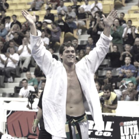 Roger Gracie. Gracie Bjj, Jiu Jitsu Black Belt, What Motivates Me, Champions Of The World, Empire State Of Mind, Brazilian Jiu Jitsu, World Champion, Mixed Martial Arts, Judo