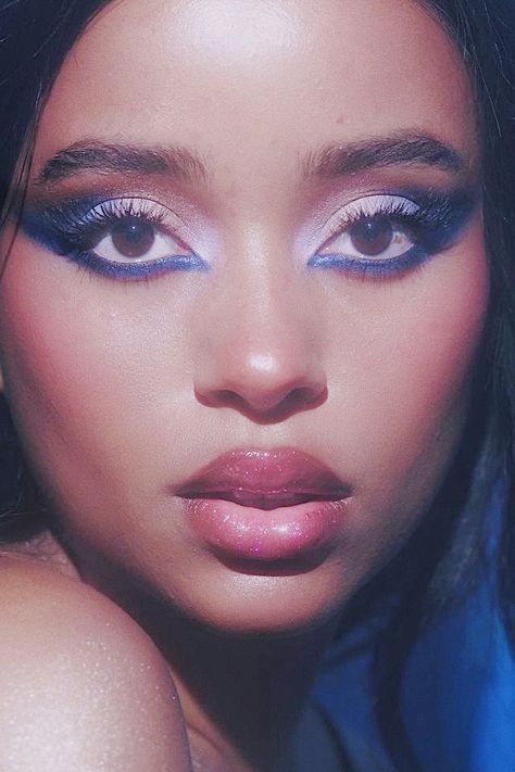 A photography shot of a woman wearing an electric blue Smokey eye look with a nude ombré lip 70s Make Up Black Woman, 70s Makeup Look Black Women, Blue Makeup Ideas For Black Women, 70s Disco Makeup Black Women, 70s Make Up Looks Disco, Blue 60s Makeup, Blue 70s Makeup, Electric Blue Eye Makeup, Blue Soft Makeup