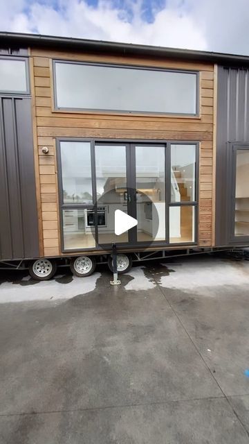 Inside Tiny Houses, Tiny House Trailer, Country Cabin, Trailer Home, Portable House, Plastic Bottle Crafts, Cozy Room Decor, Dressing Room Design, Tiny House Design