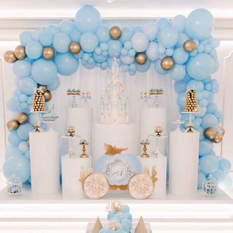 PLAN YOUR PARTY WITH US on Instagram: “Beautiful #cinderella inspired birthday party set up by @taartjevanlot 👸✨ #cake #cinderelladress #cakes #girls #partydecorations…” Cinderella Birthday Party Decorations, Cinderella Baby Shower, Cinderella Birthday Invitation, Blue Balloon Garland, Cinderella Quinceanera, Cinderella Birthday Party, Birthday Party Set, Cinderella Party, Quinceanera Themes