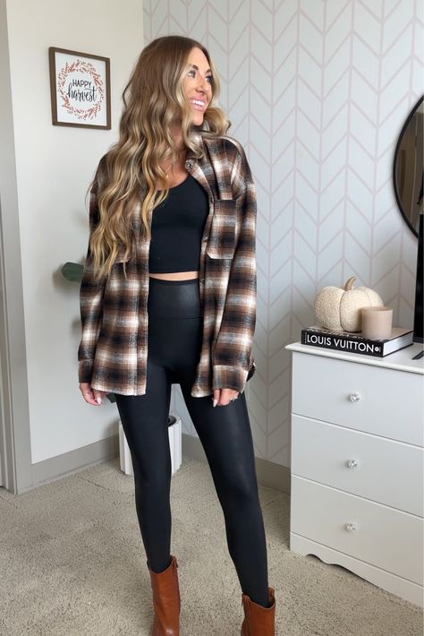 Flannel Leggings Outfit Fall, Leather Leggings Flannel Outfit, Casual Date Night Outfit Leggings, Outfits With Leather Leggings Going Out, Leggings Night Outfit, Fall Leather Leggings Outfit, Legging Concert Outfit, Faux Leggings Outfit Night, Pleather Legging Outfits Dressy