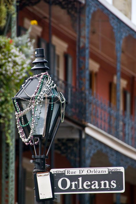 New Orleans New Orleans Aesthetic Wallpaper, Louisiana Background, Aesthetic New Orleans, New Orleans Lamp Post, Midnight Aesthetic, New Orleans Aesthetic, French Market New Orleans, New Orleans Tattoo, Streetcar New Orleans