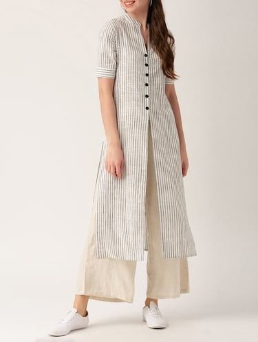 Strips Kurti Design, Striped Tunic Outfit, Striped Kurti Design, Kurtha Tops, Jaipur Kurti, Dress Muslim Modern, Kurta Patterns, Celebrity Casual Outfits, Classy Suits