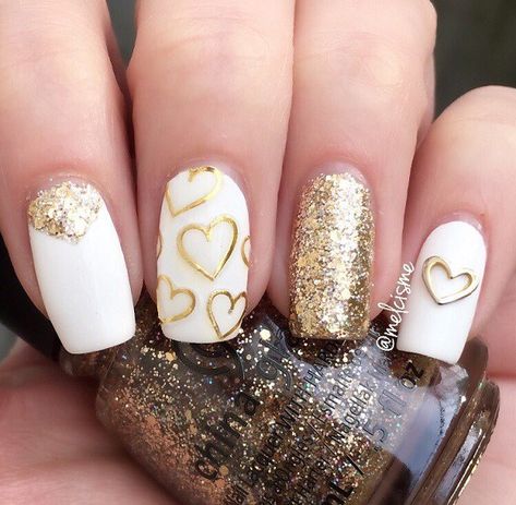 Nails With Gold Heart, White Nails With Gold, Nails With Gold, Heart Nail Designs, Gold Nail Designs, Gold Nail Art, Valentine Nail Art, Heart Nail, Pretty Nail Designs