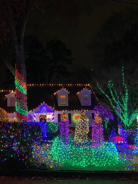 #christmaslights #lights #christmas #atlanta #holidaylights #northatlanta #atlantaneighborhoods #georgia #holidays #holidayseason Christmas In Atlanta, Georgia Christmas, Atlanta Neighborhoods, Lights Christmas, Holiday Lights, Atlanta Georgia, Christmas Lights, Georgia, Atlanta