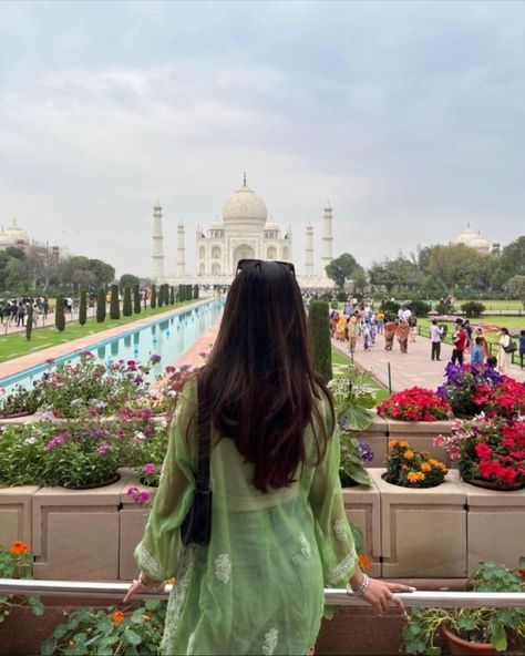 Agra Picture Ideas, Agra Photography Poses, Agra Aesthetic Photos, Agra Outfit Ideas, Vrindavan Dress Look, Delhi Girl Aesthetic, Agra Aesthetic, Hidden Face Aesthetic, Girls Dpz Stylish