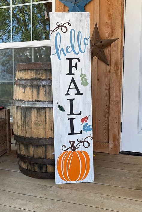 Signs like this are always so cute Thanksgiving Themes, Pumpkin Porch, Fall Pallets, Halloween Porch Sign, Wood Decorations, Wood Porch, Fall Wood Crafts, Cricket Projects, Fall Wood Signs